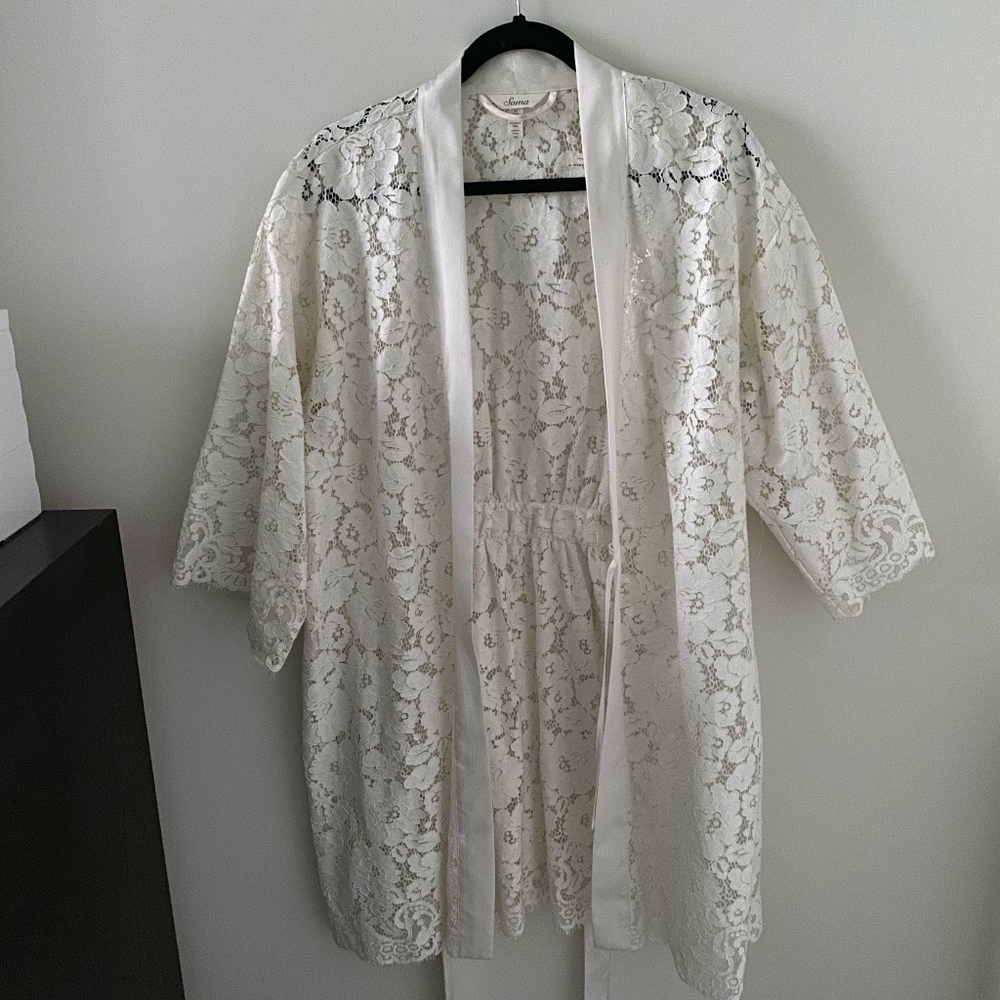 Soma Lace Robe